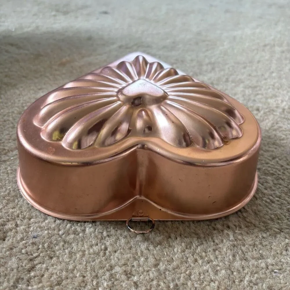 Vintage 3 1/2 Cup Heart Shaped Jello Mold